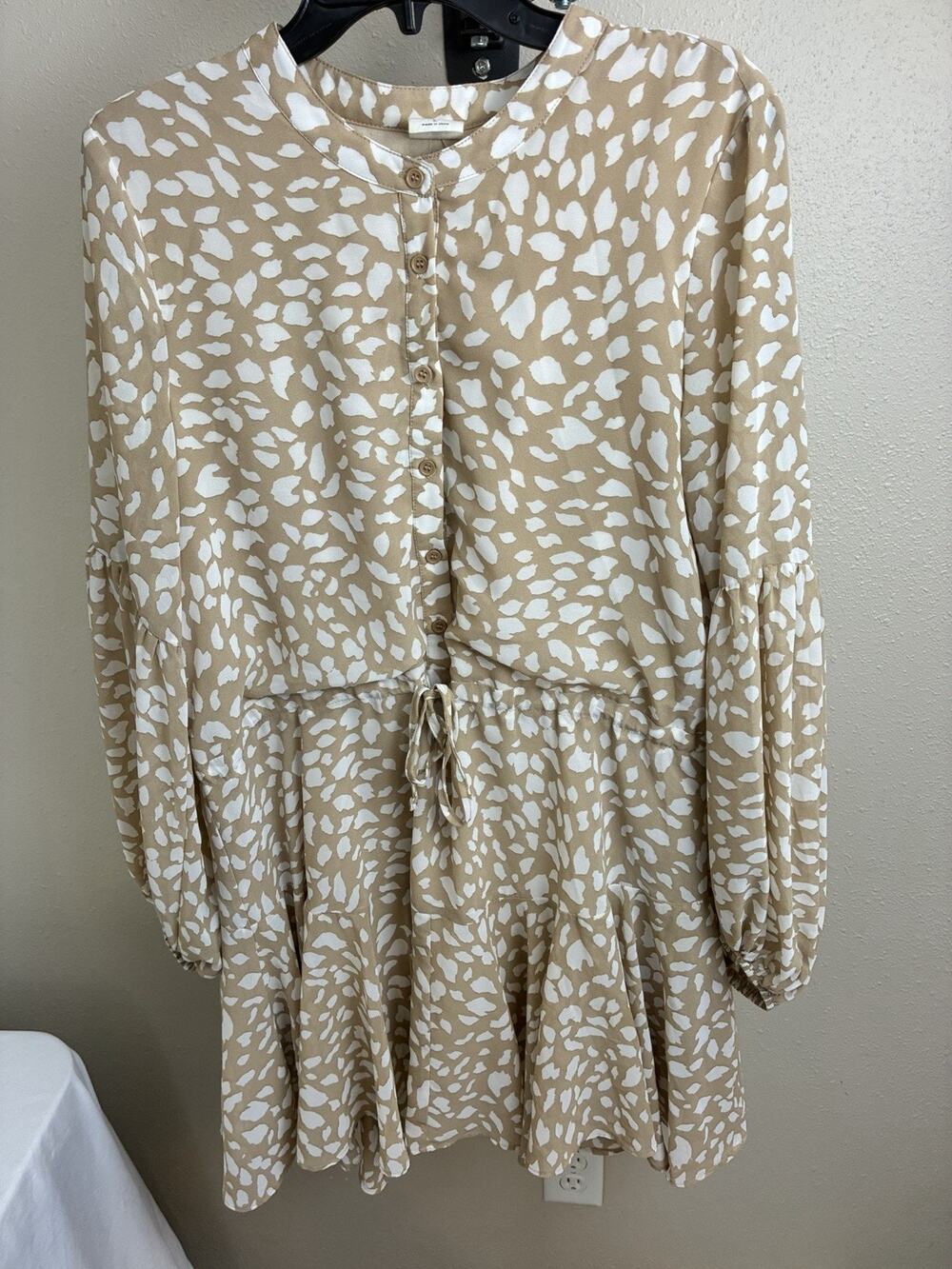 By Together Women’s Size Large Tiered Dress Beige & White Print Tie